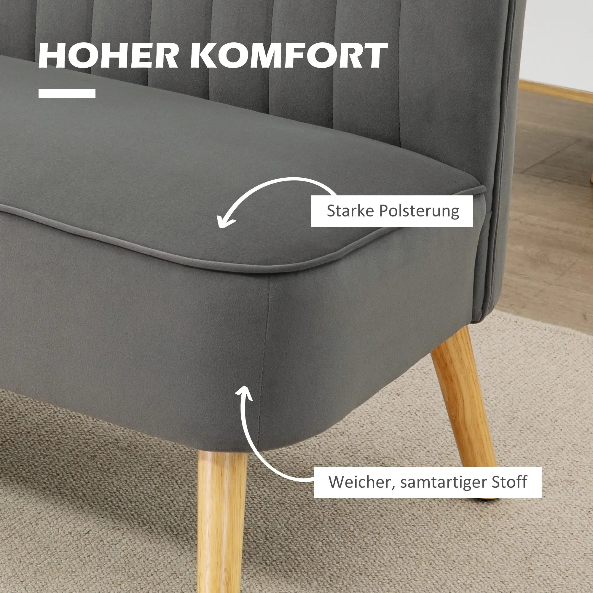 Graues Sofa mit Holzbeinen. Der Text besagt 'Hoher Komfort' und beschreibt weichen Stoff und starke Polsterung.