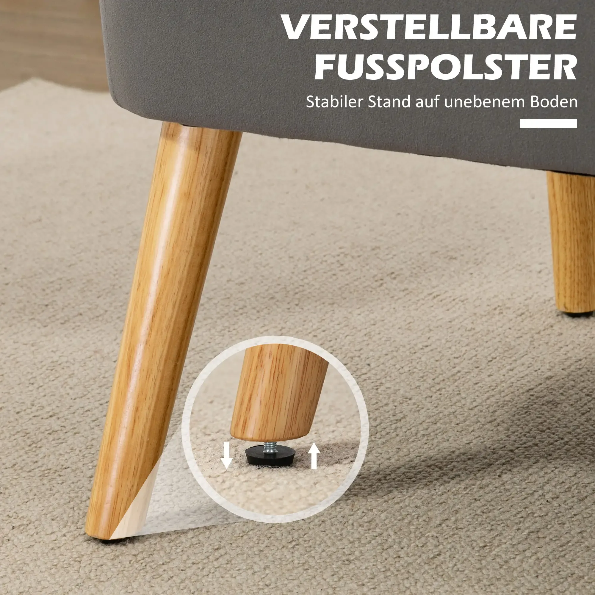 Ein graues Stuhlbein mit verstellbarem Fuß auf einem beigefarbenen Teppich. Text: 'Verstellbarer Fußhocker, stabil auf unebenem Boden'.