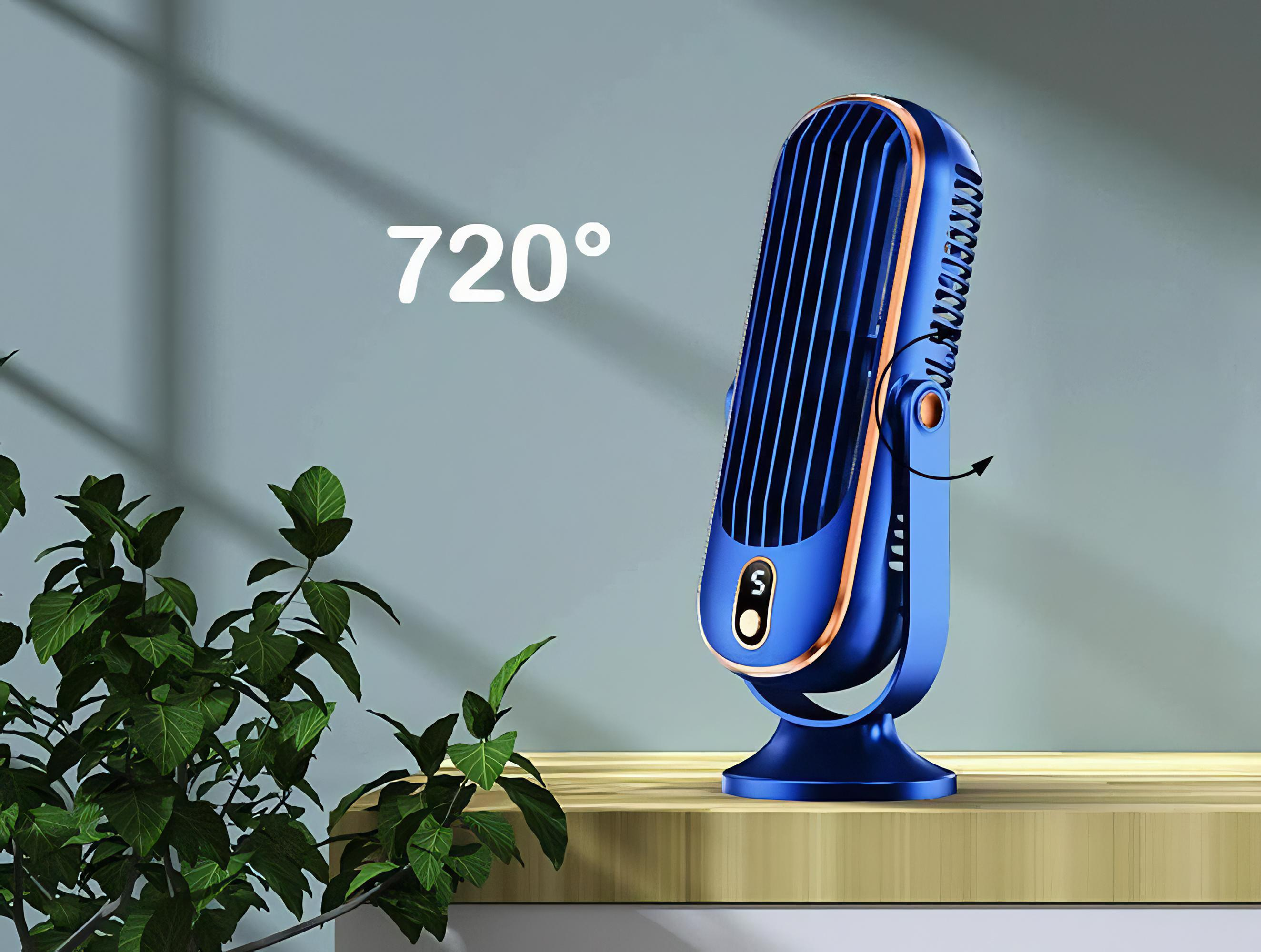 Blau-goldener Ventilator auf Holz, grüne Pflanze in der Ecke, mit 720°-Text in der Mitte.