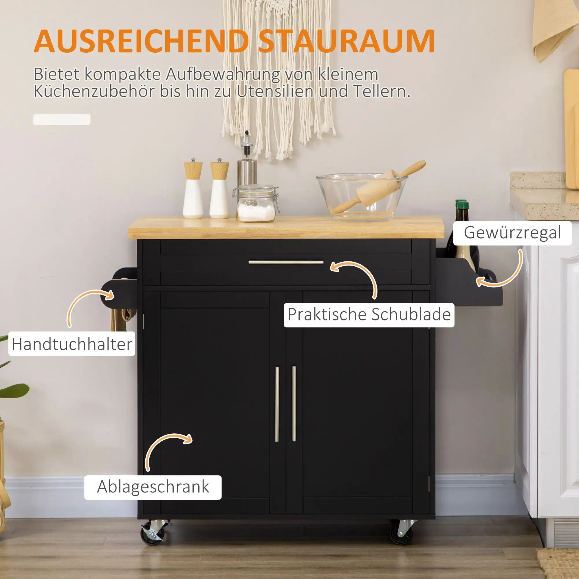 Ein schwarzer Küchenwagen mit Holzplatte. Er hat eine Schublade, einen Schrank und ein Gewürzregal. Weiße Wand und Zubehör sind sichtbar.