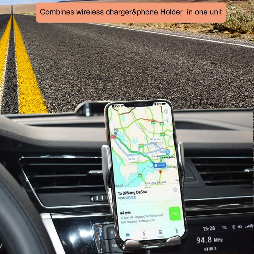Ein Telefon in einer Autohalterung zeigt eine Karte. Das Armaturenbrett ist sichtbar. Die Straße mit gelben Linien ist im Hintergrund.