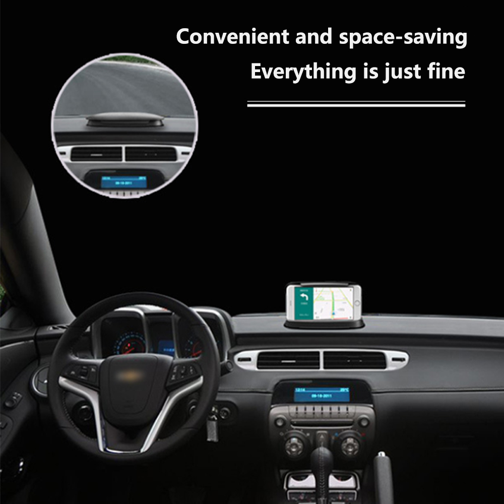 Auto-Innenraum. Ein Telefon mit Navigations-App liegt auf dem Armaturenbrett. Lenkrad, Armaturenbrettinstrumente und Windschutzscheibe sind sichtbar.