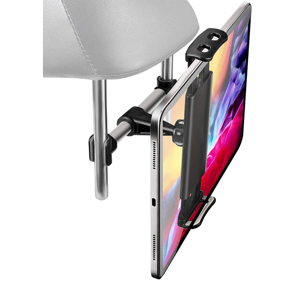 Tablet an der Kopfstütze befestigt. Silber- und Schwarzhalterung, graue Kopfstütze, Tablet mit buntem, abstraktem Bild.