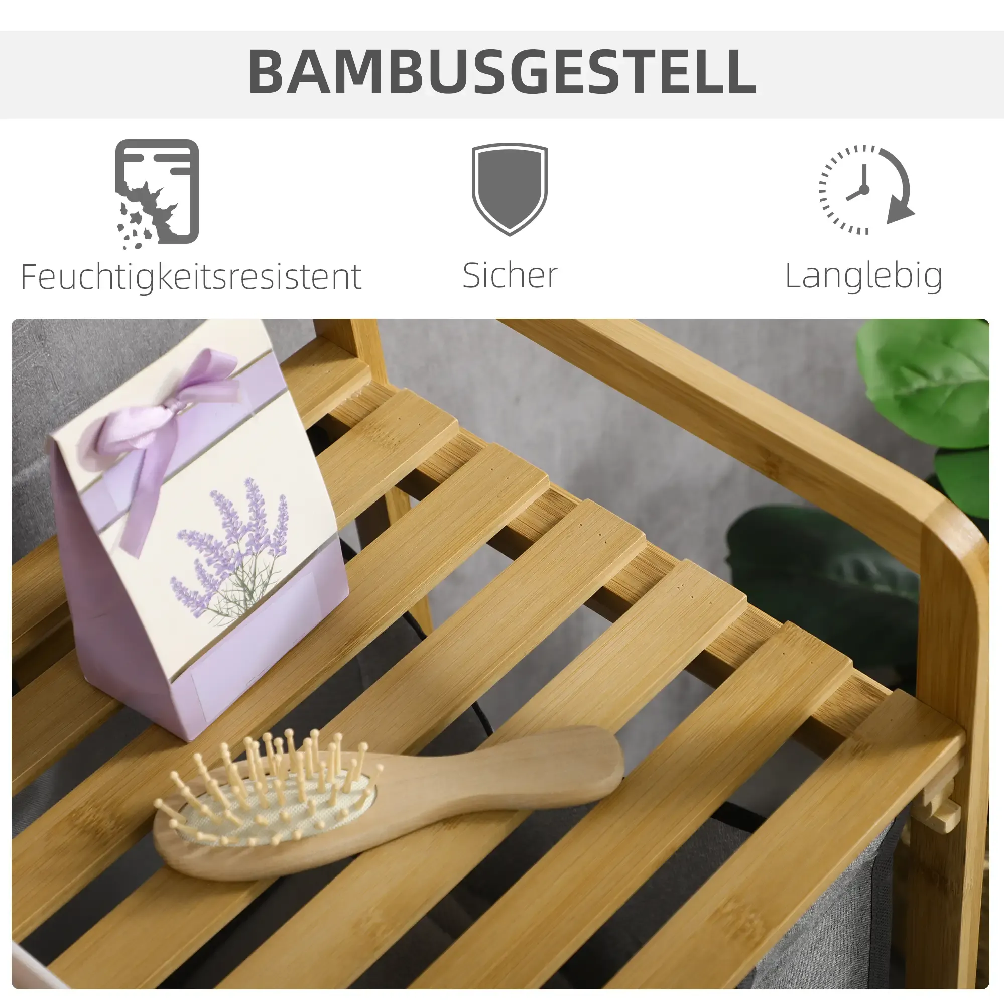 Ein Bambusregal mit einer Geschenkbox und einer Haarbürste. Die Box hat ein Lavendeldesign und ein lila Band.