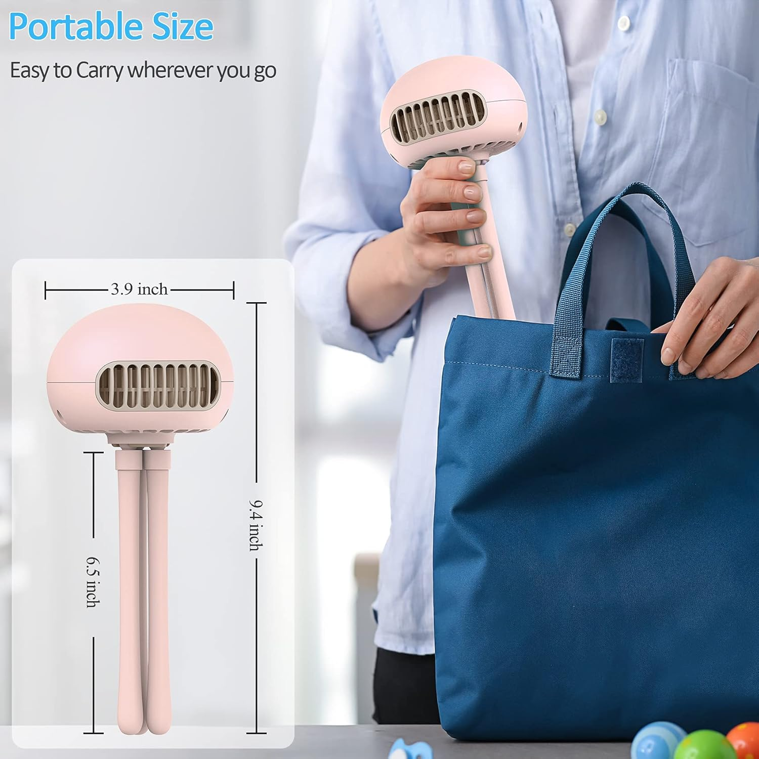 Eine Person hält einen rosa tragbaren Ventilator und eine blaue Tragetasche. Der Ventilator hat ein Stativ. Text: "Portable Size, Easy to Carry".
