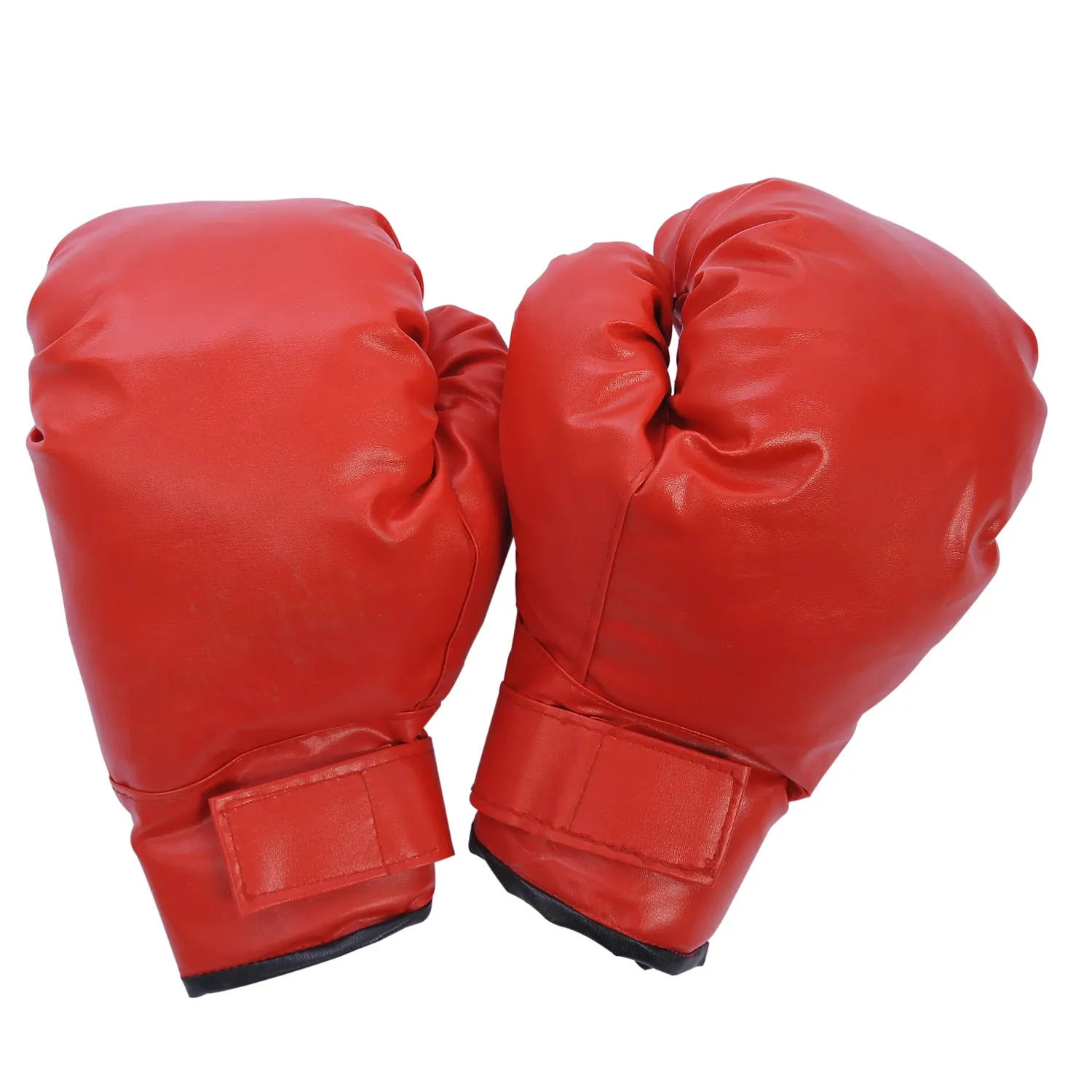 Zwei rote Boxhandschuhe liegen vor weißem Hintergrund zusammen. Sie haben Klettverschlüsse und schwarze Verzierungen.