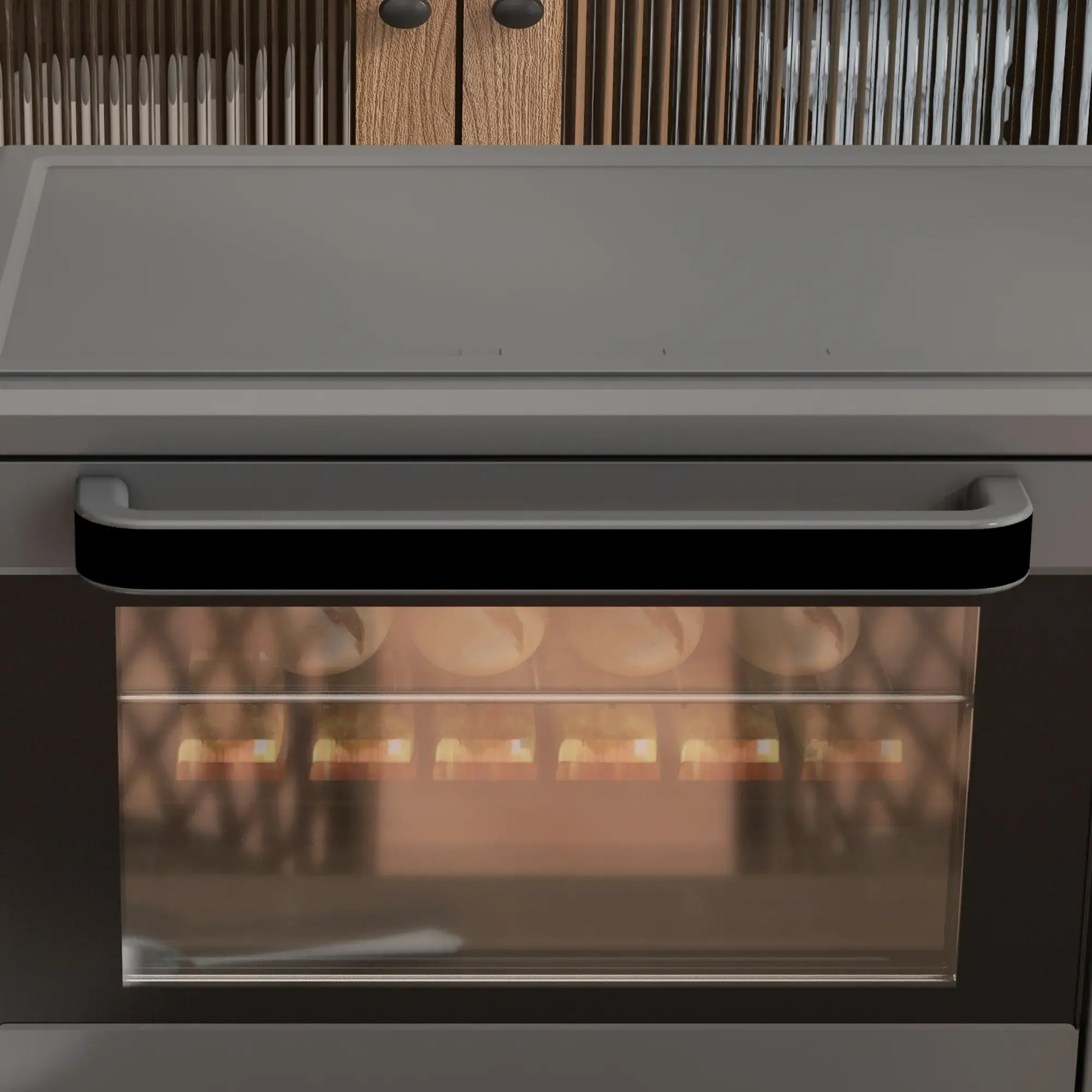 Nahaufnahme eines Ofens mit Glastür. Im Inneren wird gebacken. Über dem Ofen befindet sich ein Holzschrank.