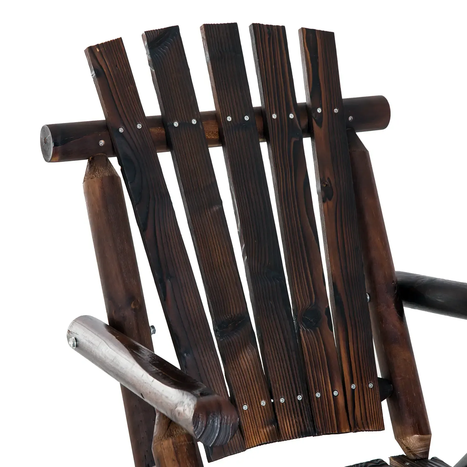 Nahaufnahme einer Holzlehne. Der Stuhl besteht aus dunkelbraunem Holz mit vertikalen Lamellen und einer abgerundeten Armlehne.