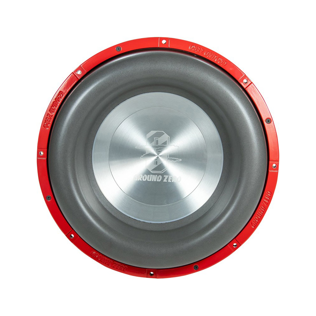 Ein runder Subwoofer mit rotem Rahmen und grauem Konus. Die Mitte ist silbern und trägt die Aufschrift "Ground Zero".