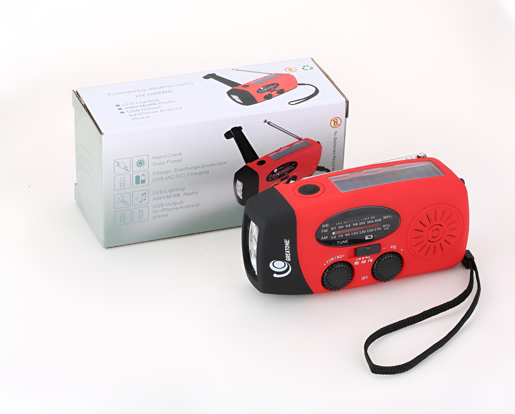 Rotes und schwarzes Notfallradio mit Solarpanel, Taschenlampe und Box mit aufgeführten Funktionen. Weißer Hintergrund.
