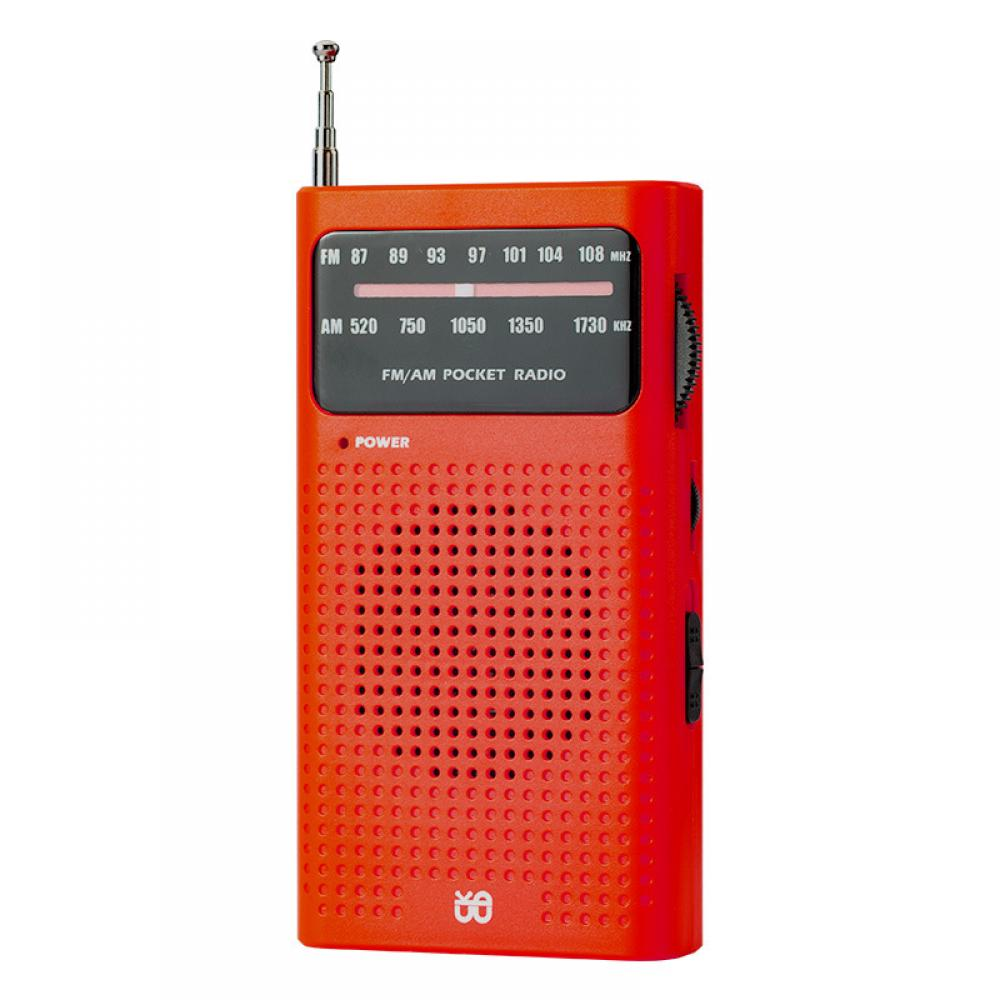Ein rotes FM/AM-Taschenradio mit Teleskopantenne. Es hat Frequenzanzeigen und einen Ein-/Ausschalter. Die Vorderseite hat viele kleine Löcher.