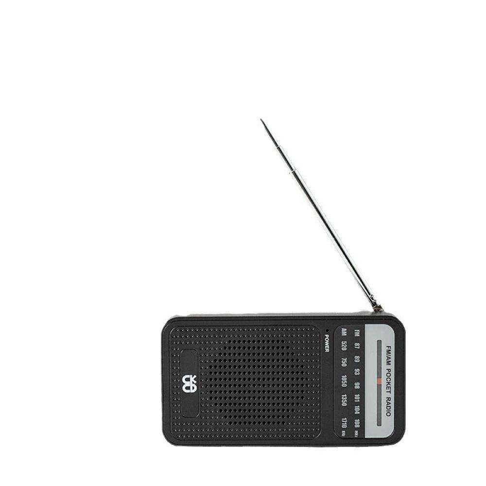 Ein schwarzes tragbares Radio mit Antenne auf weißem Hintergrund. Das Radio hat einen Lautsprecher, Knöpfe und eine Frequenzskala.