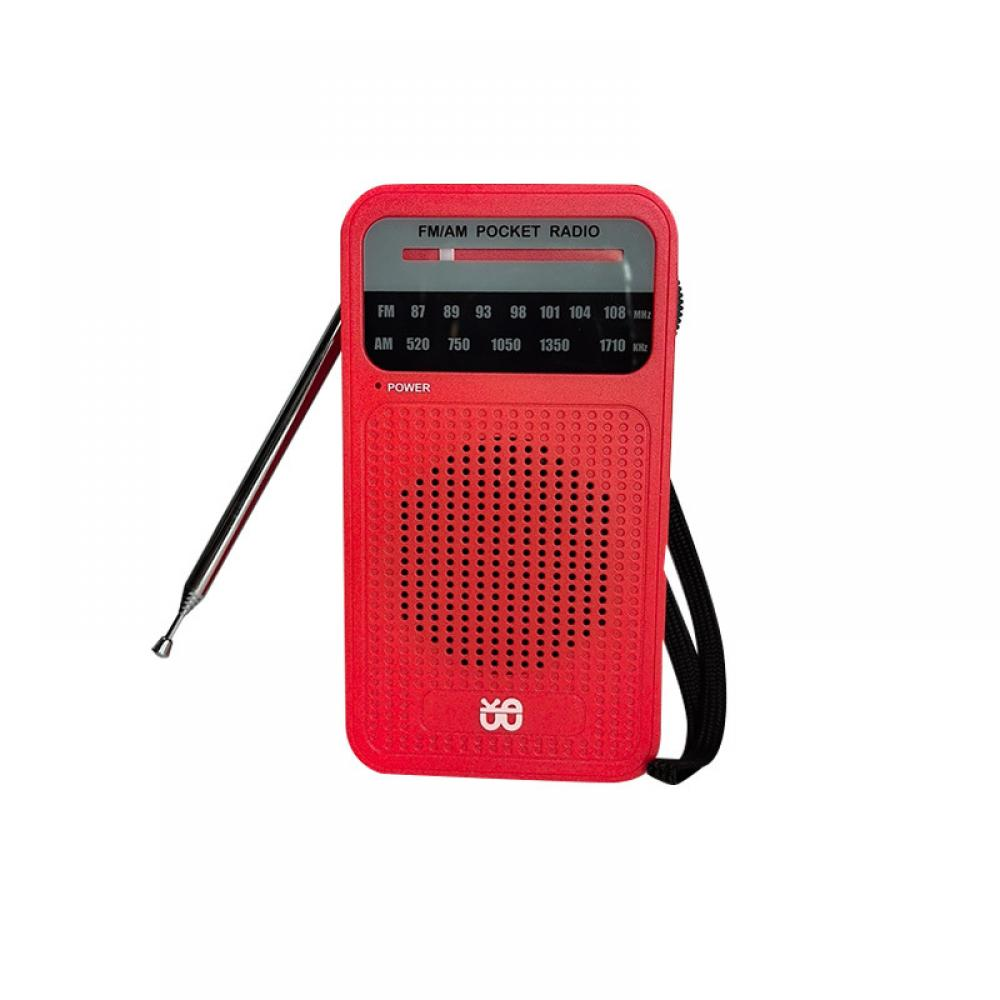Ein rotes FM/AM-Taschenradio mit schwarzem Riemen. Es hat eine Teleskopantenne. Das Radio hat einen Lautsprecher, Zahlen und Text.