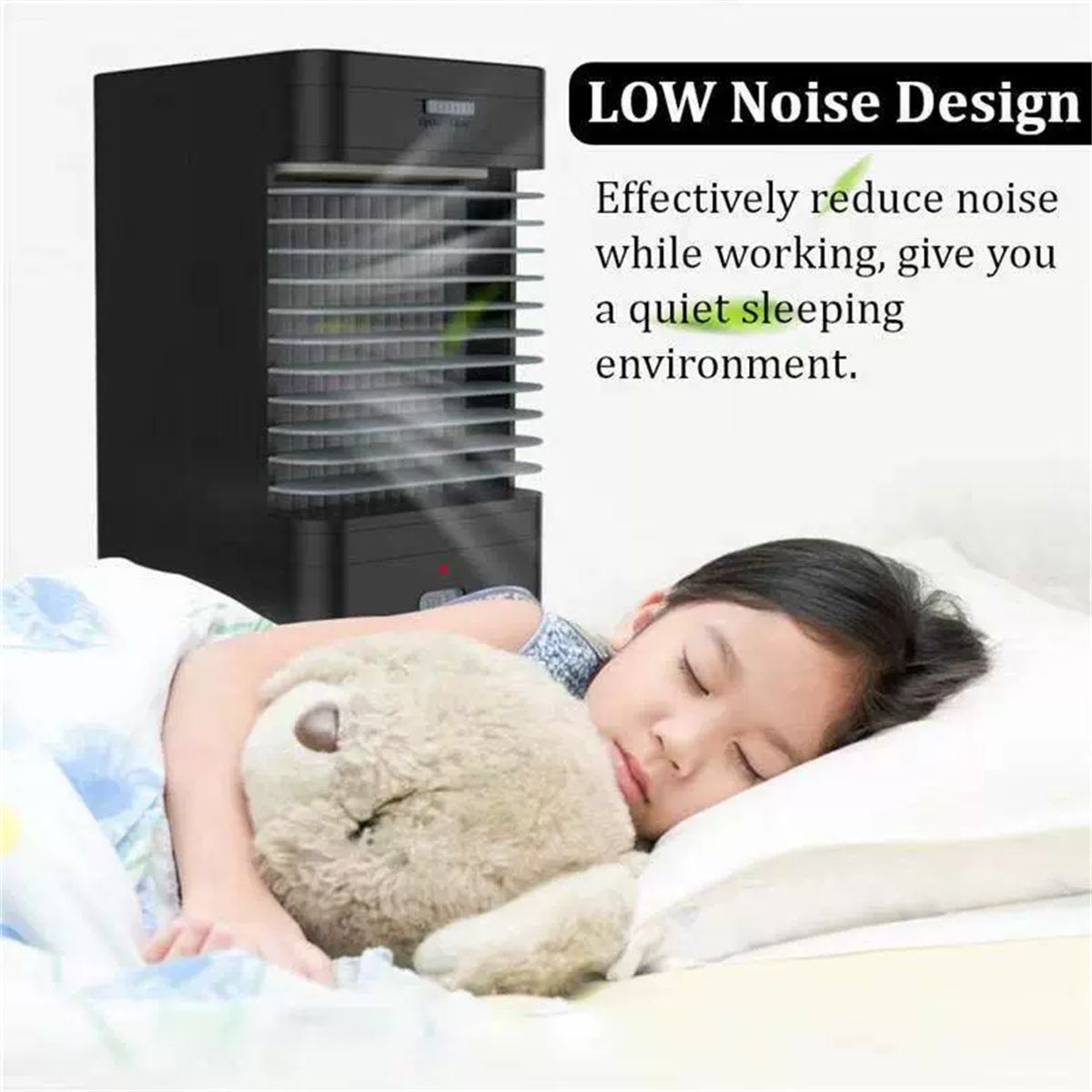 Ein schlafendes Kind mit einem Teddybären neben einem schwarzen Luftkühler. Text: Low Noise Design, eine ruhige Schlafumgebung.