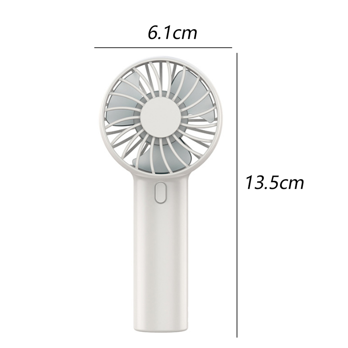 Ein weißer Handventilator mit rundem Kopf und Griff. Die Abmessungen sind 6,1 cm breit und 13,5 cm lang. Ein Knopf befindet sich am Griff.