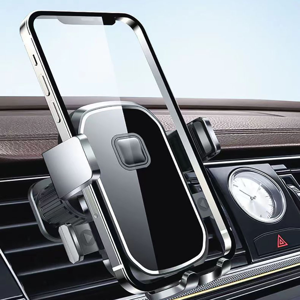 Ein silberner und schwarzer Autotelefonhalter ist an einem Armaturenbrett befestigt. Der Halter hält ein Telefon. Eine Uhr ist sichtbar.