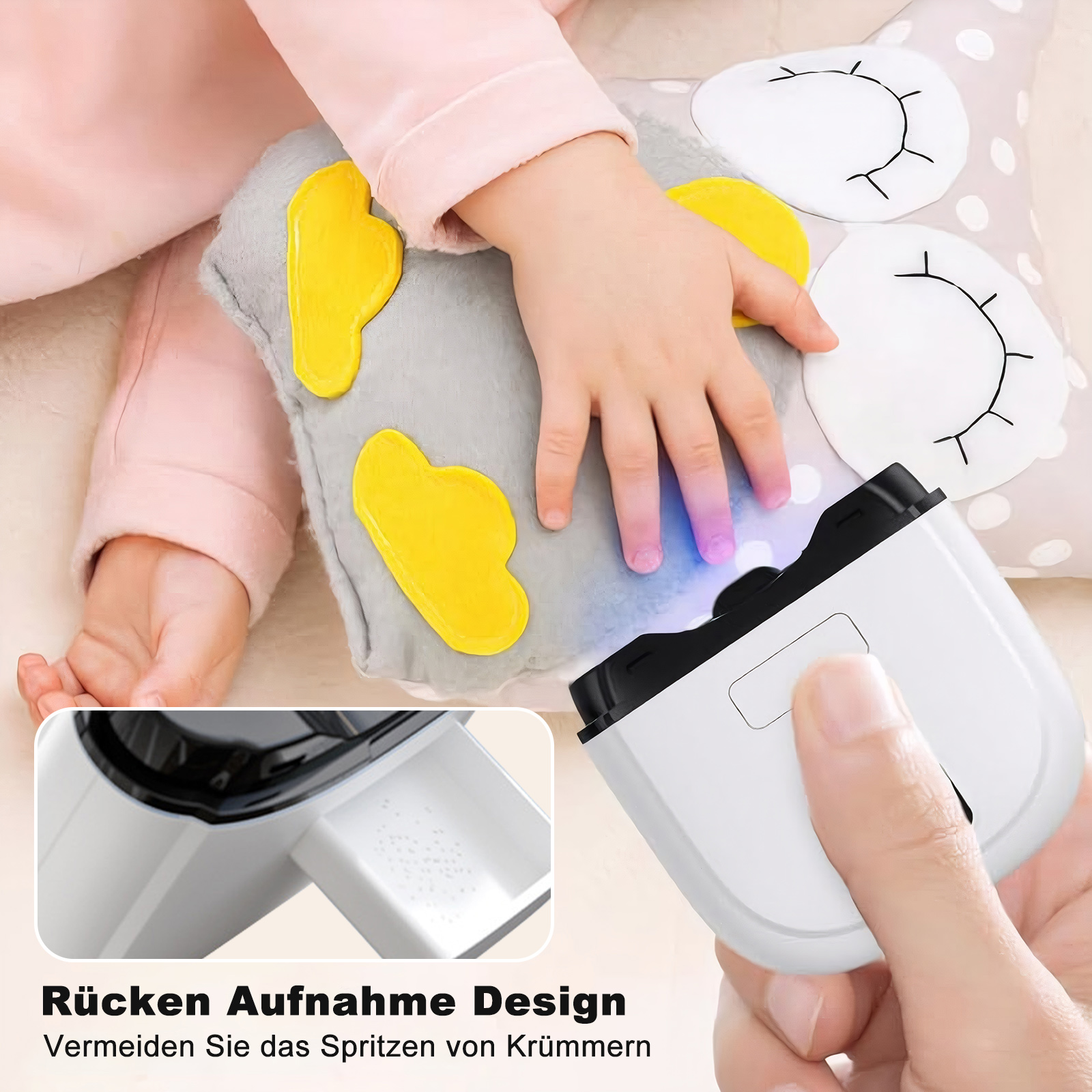 Die Hand eines Kindes berührt ein Gerät. Ein graues Kissen mit gelben Formen und ein dekoratives Kissen mit Augen im Hintergrund.