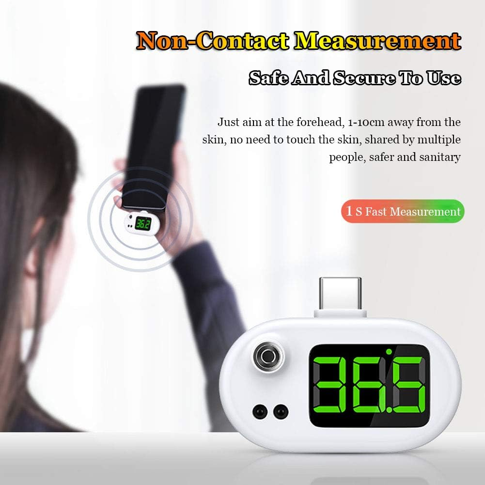 Eine Person misst die Temperatur mit einem Gerät. Das Gerät zeigt 36,5 an. Der Text lautet "Non-Contact Measurement".