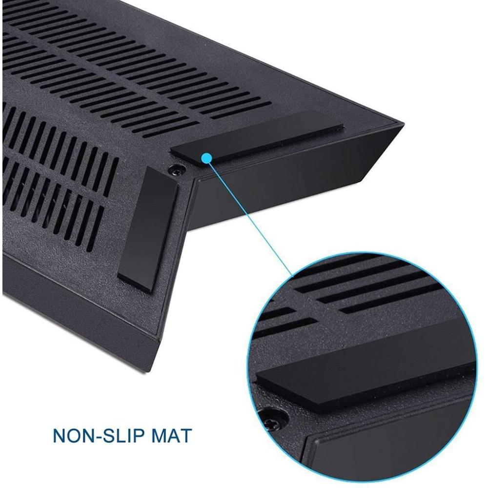 Schwarzes Gerät mit Lüftungsschlitzen und rutschfesten Pads. Eine Nahaufnahme zeigt die Textur eines Pads. Der Text 'NON-SLIP MAT' ist sichtbar.