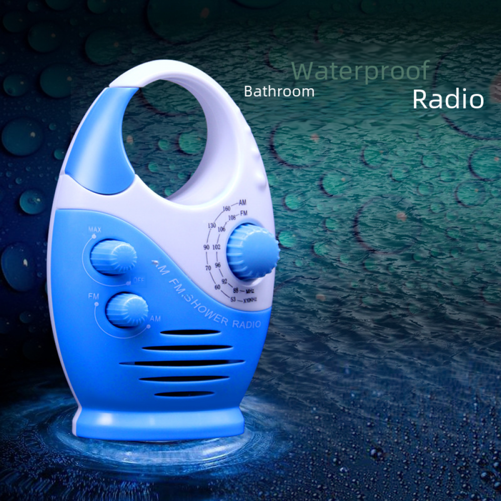 Ein blau-weißes, wasserdichtes Duschradio. Es hat Knöpfe und einen Drehknopf zur Einstellung. Der Hintergrund zeigt Wassertropfen.