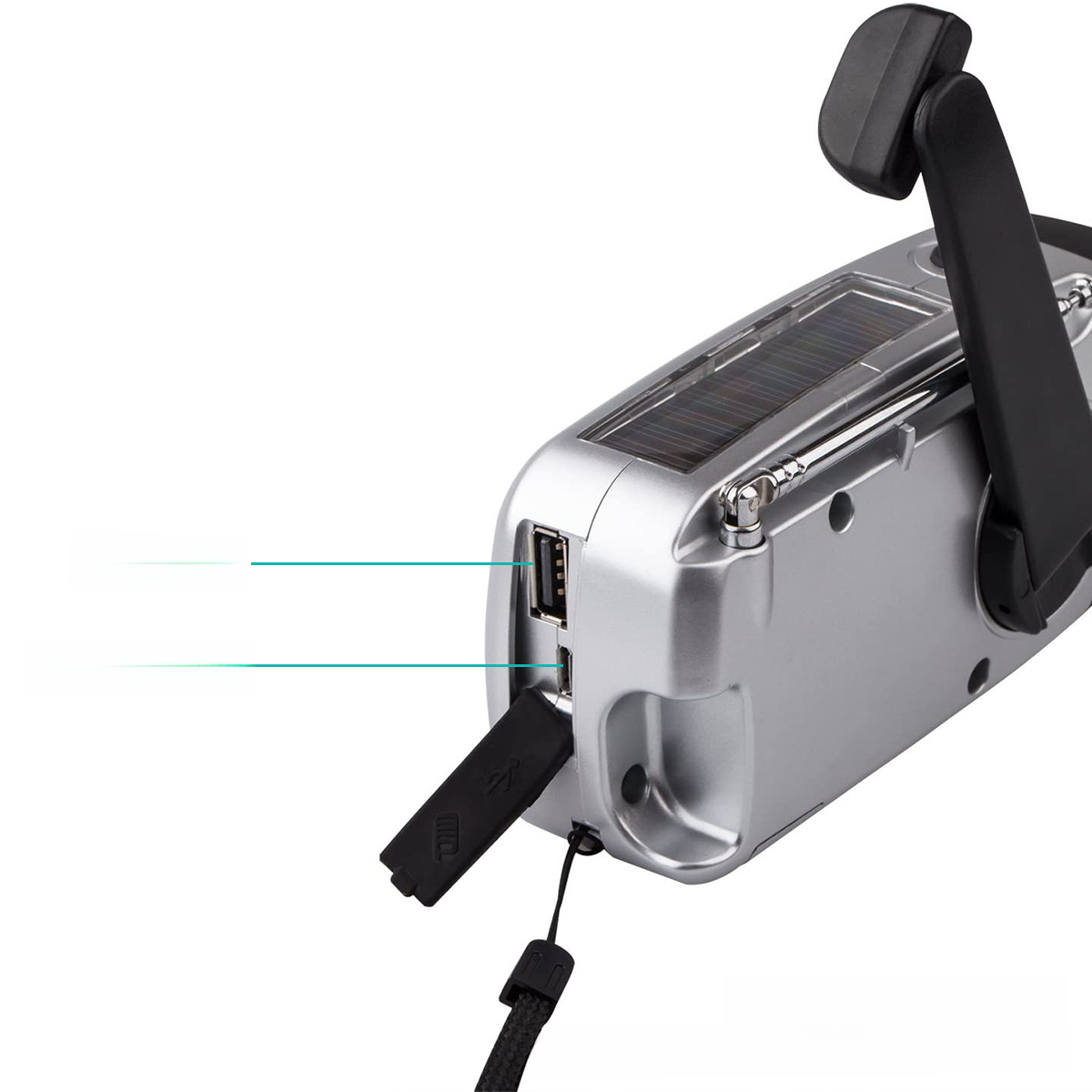 Silbernes Handkurbelradio mit Solarpanel. Verfügt über USB-Anschlüsse, eine schwarze Kurbel und einen schwarzen Riemen. Isoliert auf Weiß.