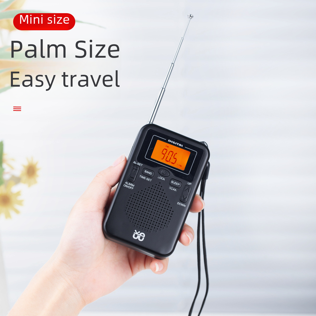 Eine Person hält ein schwarzes Digitalradio, das 90,5 auf dem Bildschirm anzeigt. Der Text lautet 'Palm Size Easy travel'.