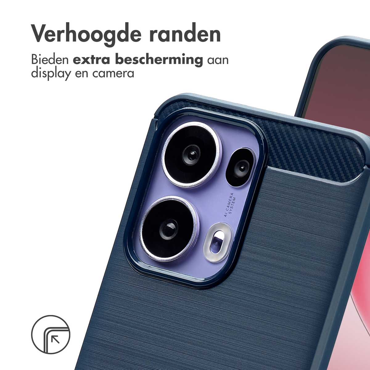 Close-up van een telefoonhoesje met een cameramodule. De case is donkerblauw. Tekst in het Nederlands: 'Verhoogde randen' en 'Extra bescherming'.