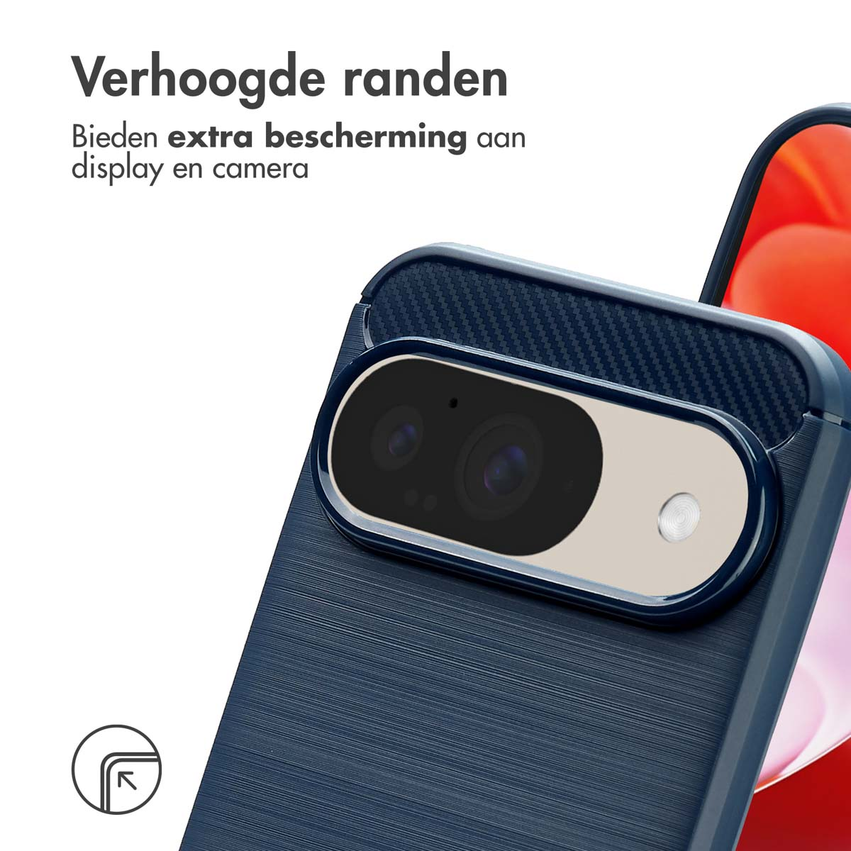 Primo piano di una custodia blu per telefono con modulo fotocamera. Il testo recita: 'I bordi rialzati offrono una protezione extra per il display e la fotocamera'.