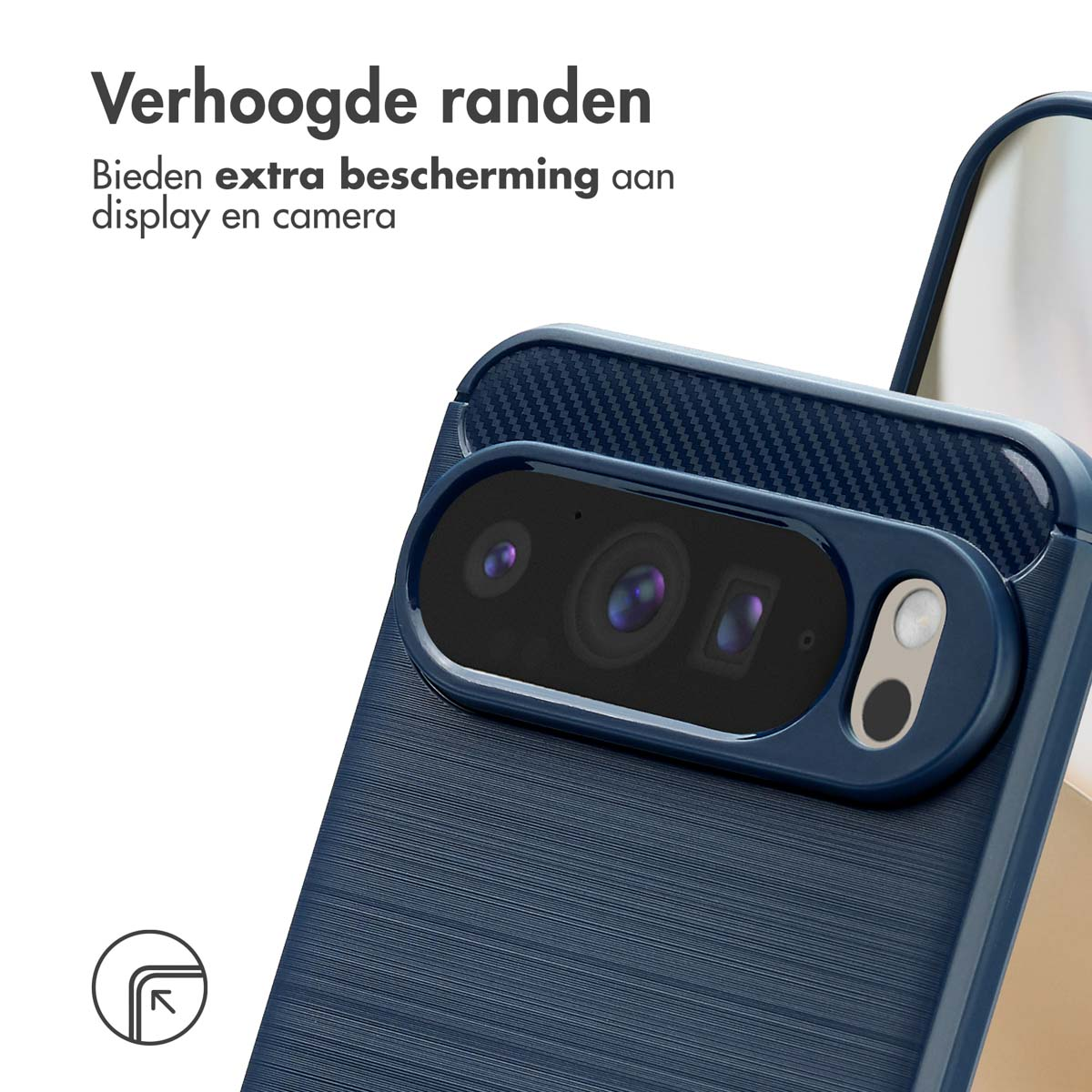 Coque de téléphone bleue avec bords surélevés. Protège l'écran et l'appareil photo. Texte néerlandais : Les bords surélevés offrent une protection supplémentaire.