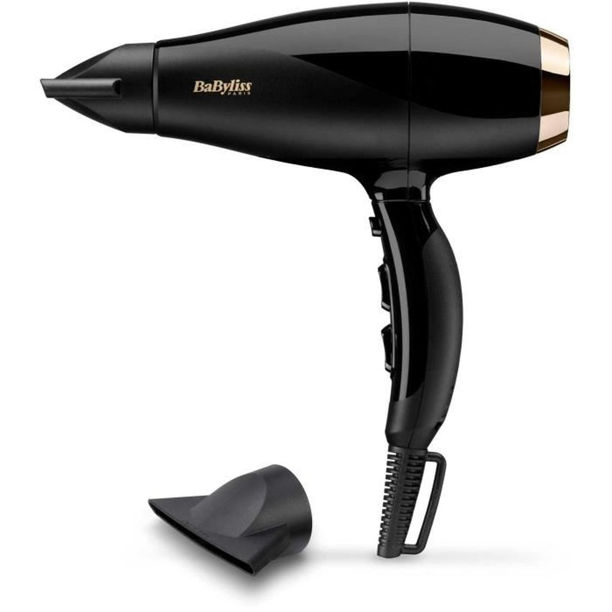 Un secador de pelo Babyliss negro con boquilla adjunta y una boquilla separada sobre un fondo blanco.