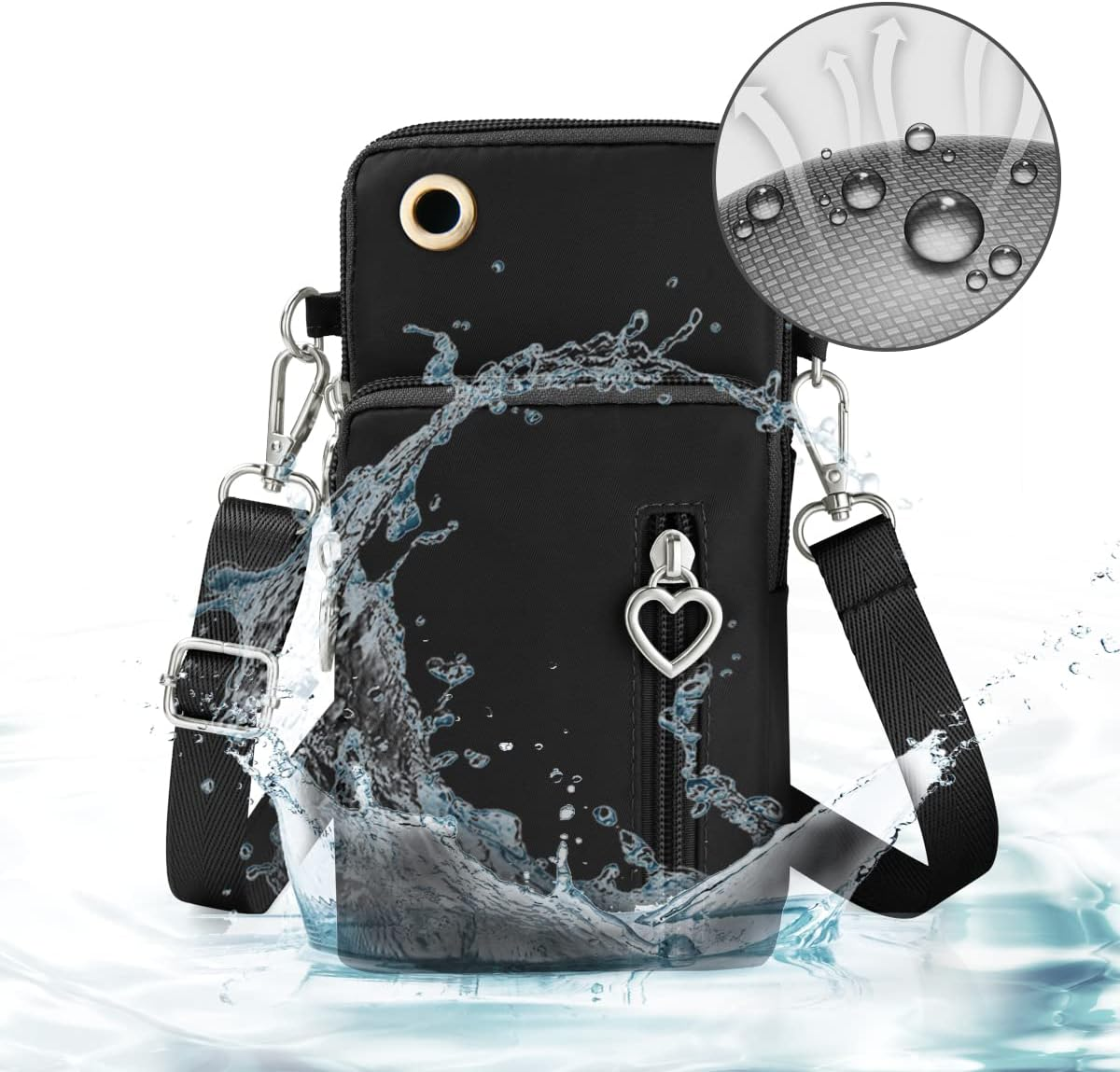 Eine schwarze Umhängetasche mit herzförmigem Reißverschluss und Nahaufnahme der Wasserbeständigkeit. Wasser spritzt um die Tasche herum.
