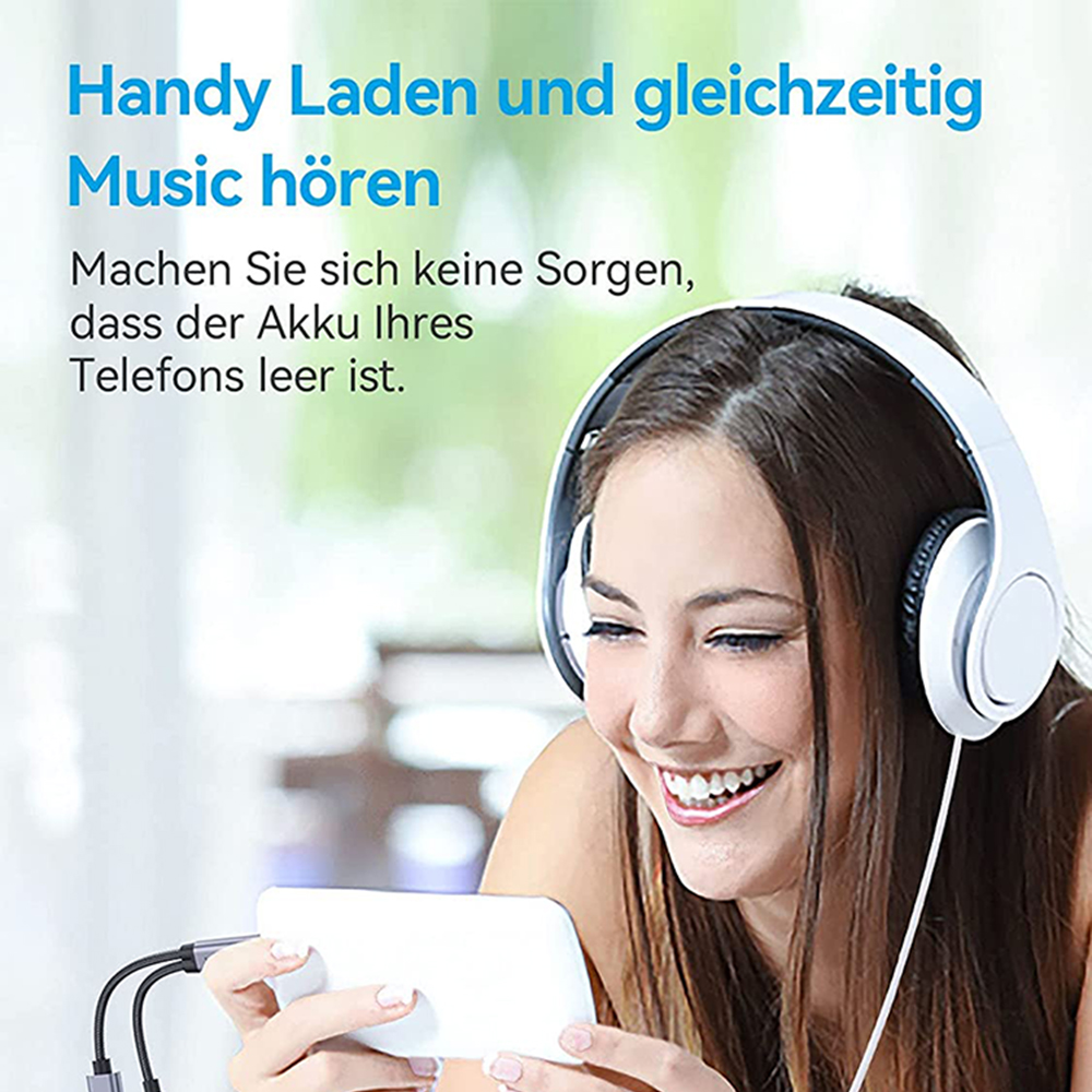 Eine Frau lächelt, trägt weiße Kopfhörer und hält ein Telefon. Text lautet: Telefon aufladen und Musik hören.