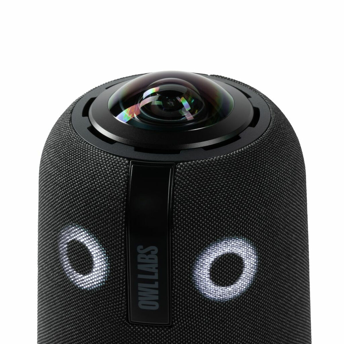 Dispositivo nero Owl Labs con lente rotonda in alto. Ha due luci circolari e il nome dell'azienda sul lato.