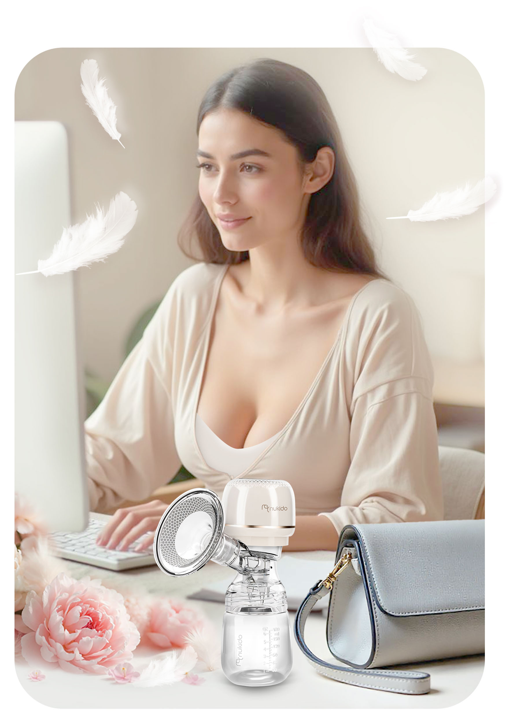 Kobieta pracuje przy komputerze z laktatorem. Widoczne różowe kwiaty i torebka.