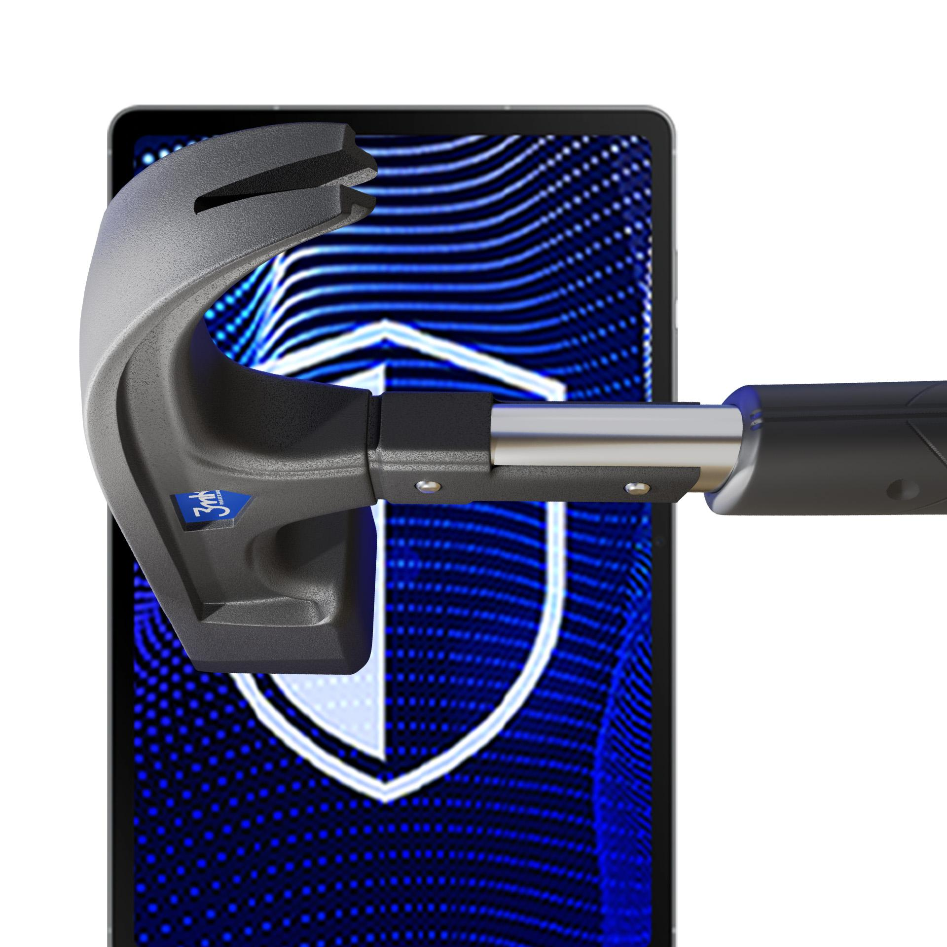 Młot uderza w tablet. Tablet pokazuje symbol tarczy na niebieskim tle.