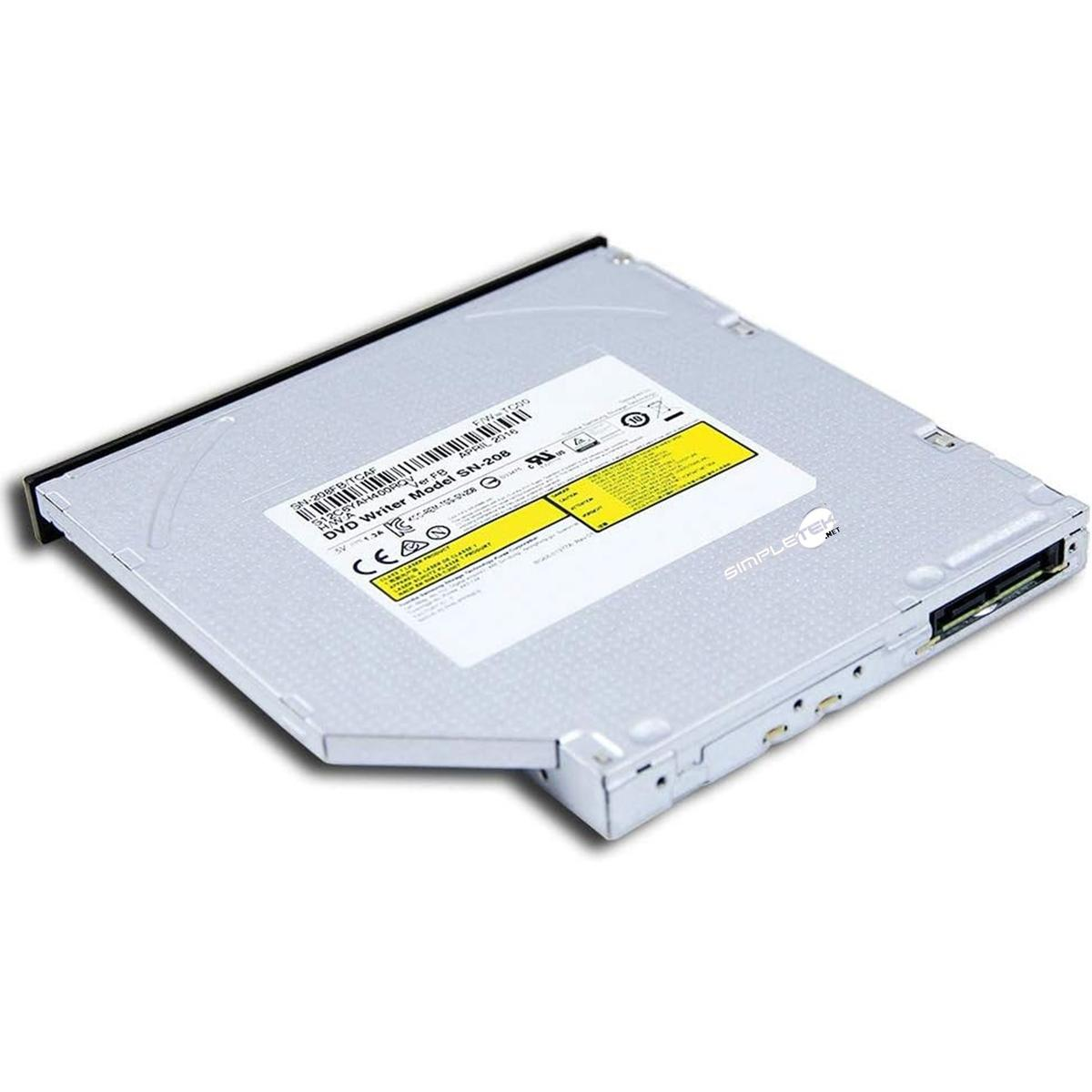 Masterizzatore DVD argentato con pannello frontale nero. La parte superiore ha un'etichetta con testo e un adesivo giallo. È su una superficie bianca.