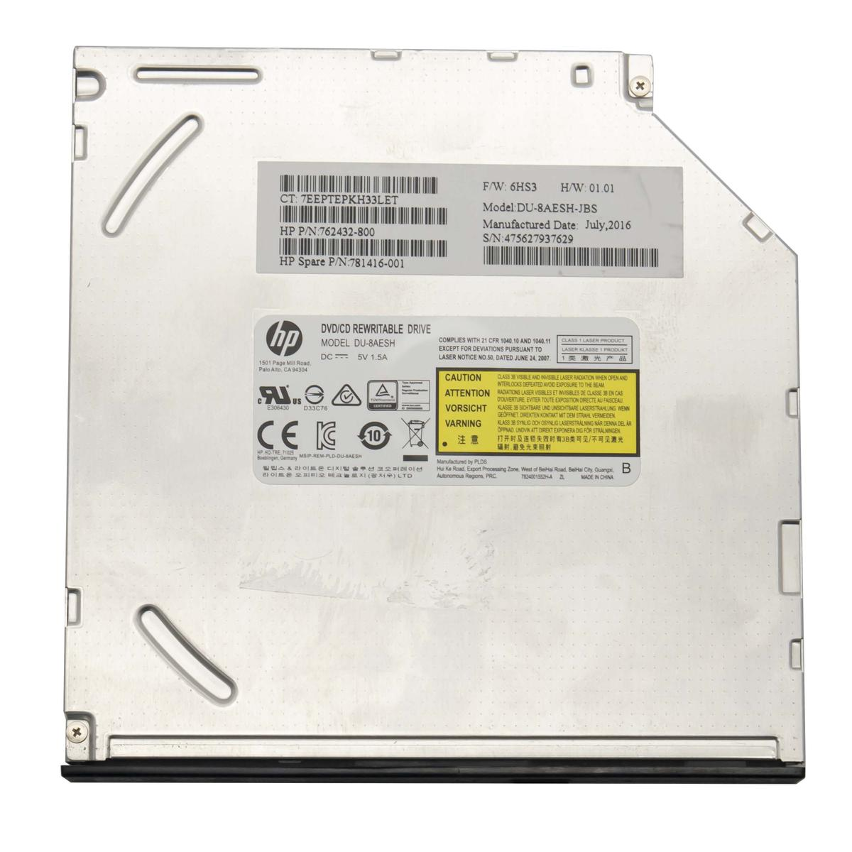 Unità DVD/CD argentata con etichette. Dettagli includono modello, data di fabbricazione e avvertenze di sicurezza. Logo HP.
