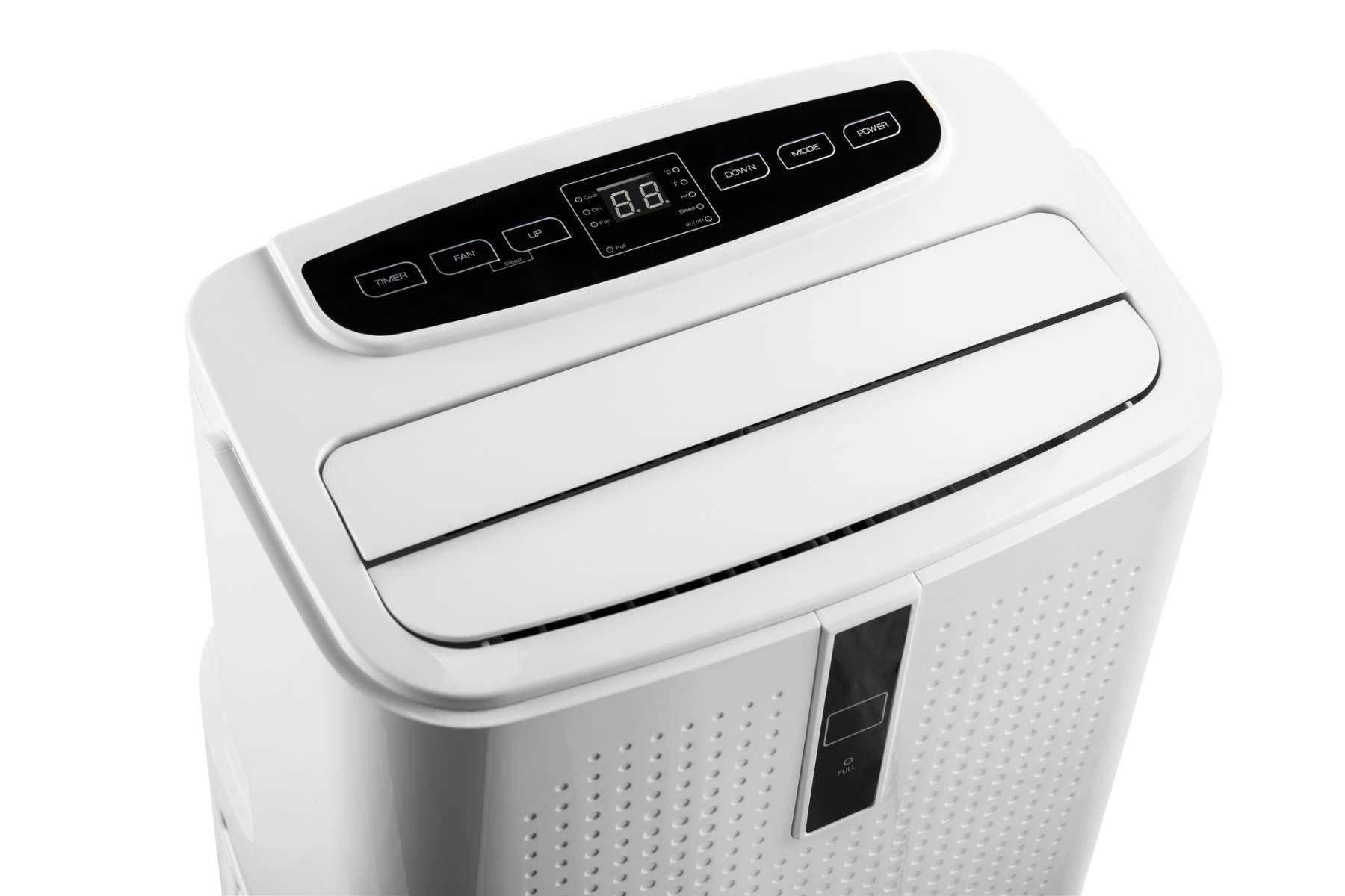 Een witte airconditioner. Het heeft een digitaal display en bedieningsknoppen. De unit staat tegen een zwarte achtergrond.