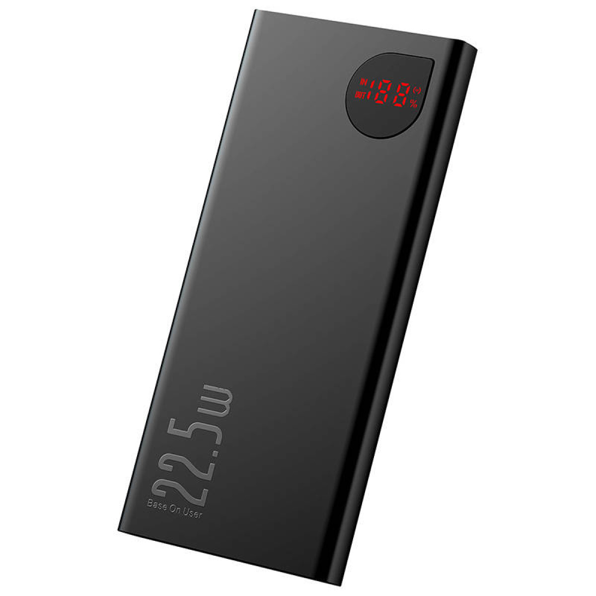 Czarny power bank, wyświetlający 100% naładowania. Ma wyjście 22,5W. Produkt jest na białym tle.