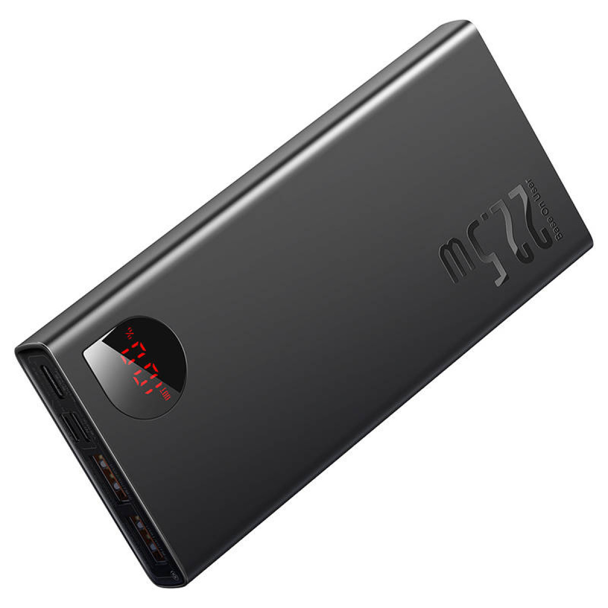 Czarny power bank z cyfrowym wyświetlaczem pokazującym 100%. Ma 22,5W i napis "Base on User".