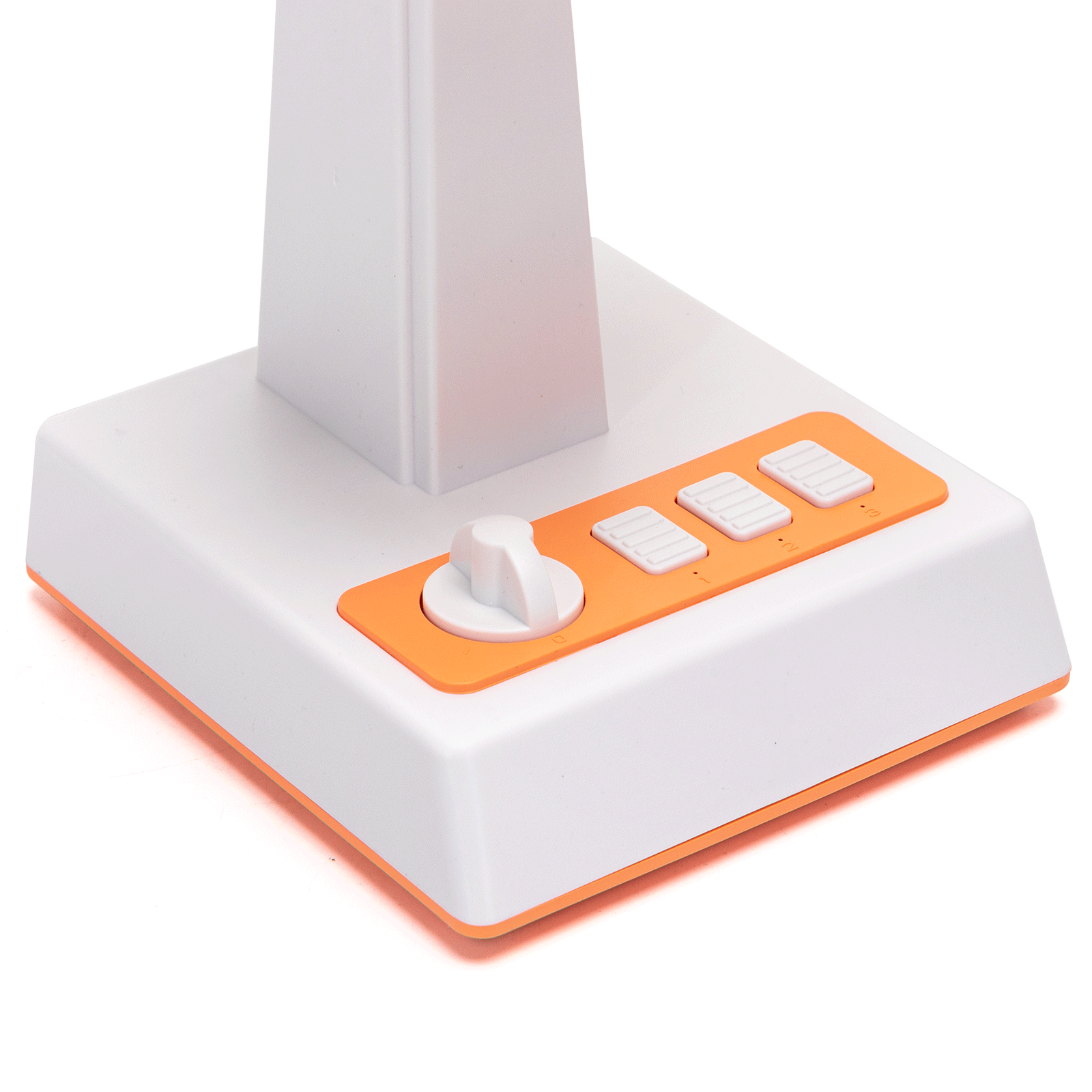 Base de ventilador de escritorio blanco y naranja. Tiene una base blanca con detalles y botones naranjas. Hay una perilla blanca.