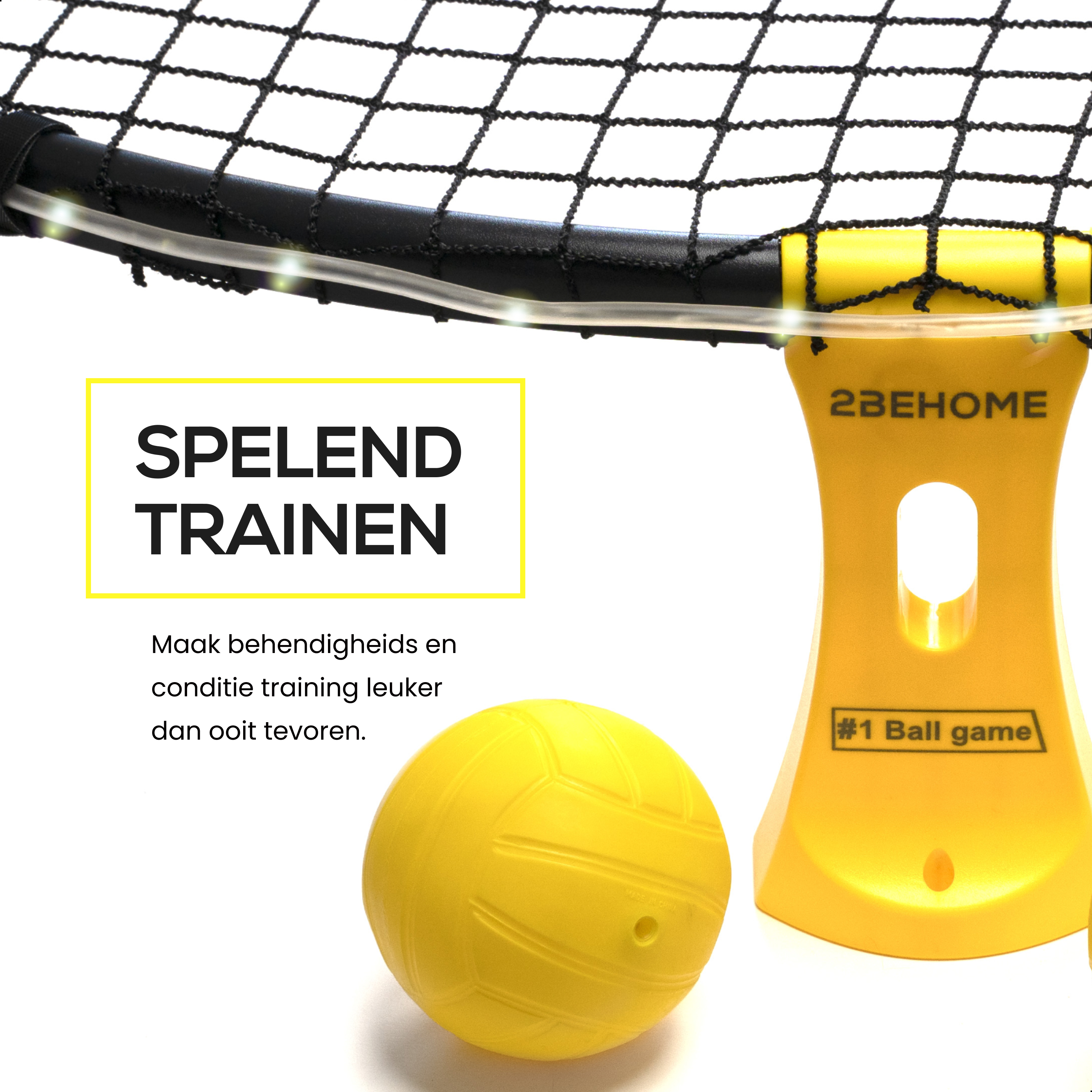 Ein gelber Ball und Trainingsgeräte liegen auf einer weißen Oberfläche. Die Ausrüstung ist gelb mit Netz.