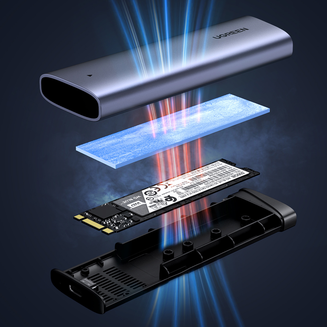 Widok rozłożony dysku twardego zewnętrznego UGREEN. Komponenty: obudowa, radiator i dysk SSD WD Blue, z niebieskimi i czerwonymi efektami świetlnymi.