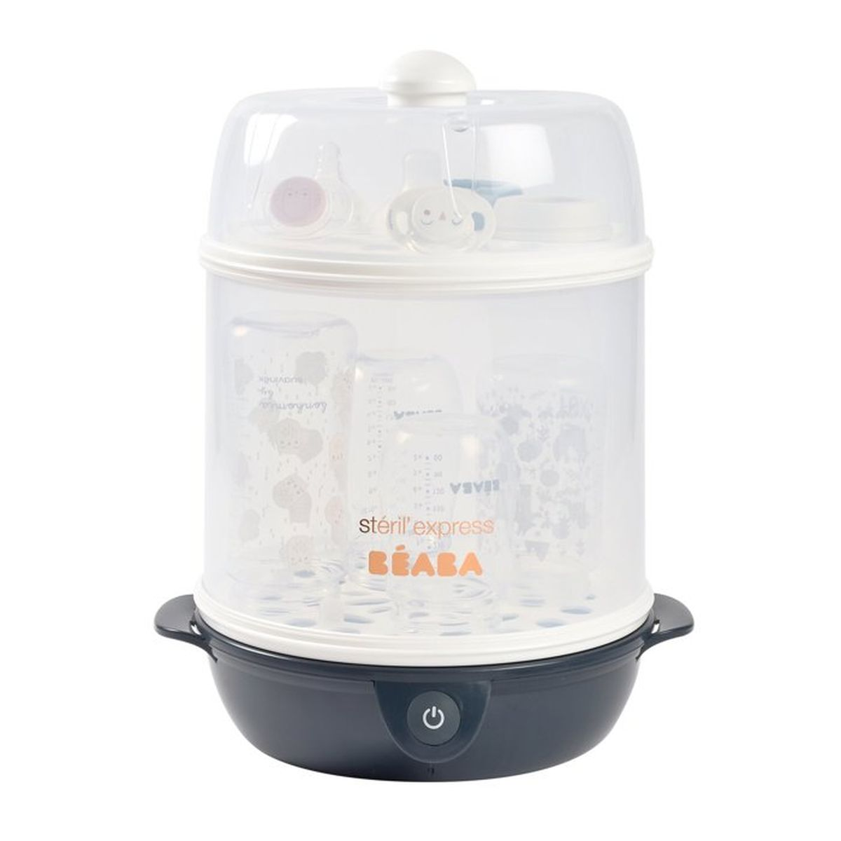 Ein Babyflaschensterilisator, transparent mit weißen und grauen Elementen. Flaschen und Schnuller im Inneren. Die Marke ist BEABA.