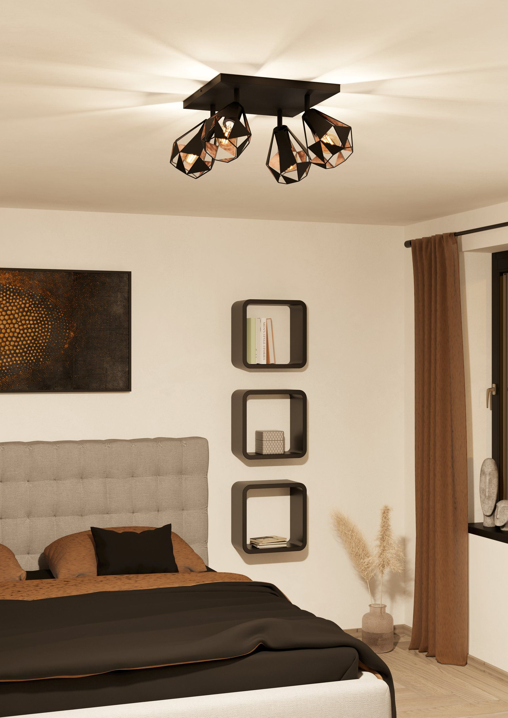 Un dormitorio con cama, arte y lámpara de araña. Combinación de colores marrón y negro, con ventana.
