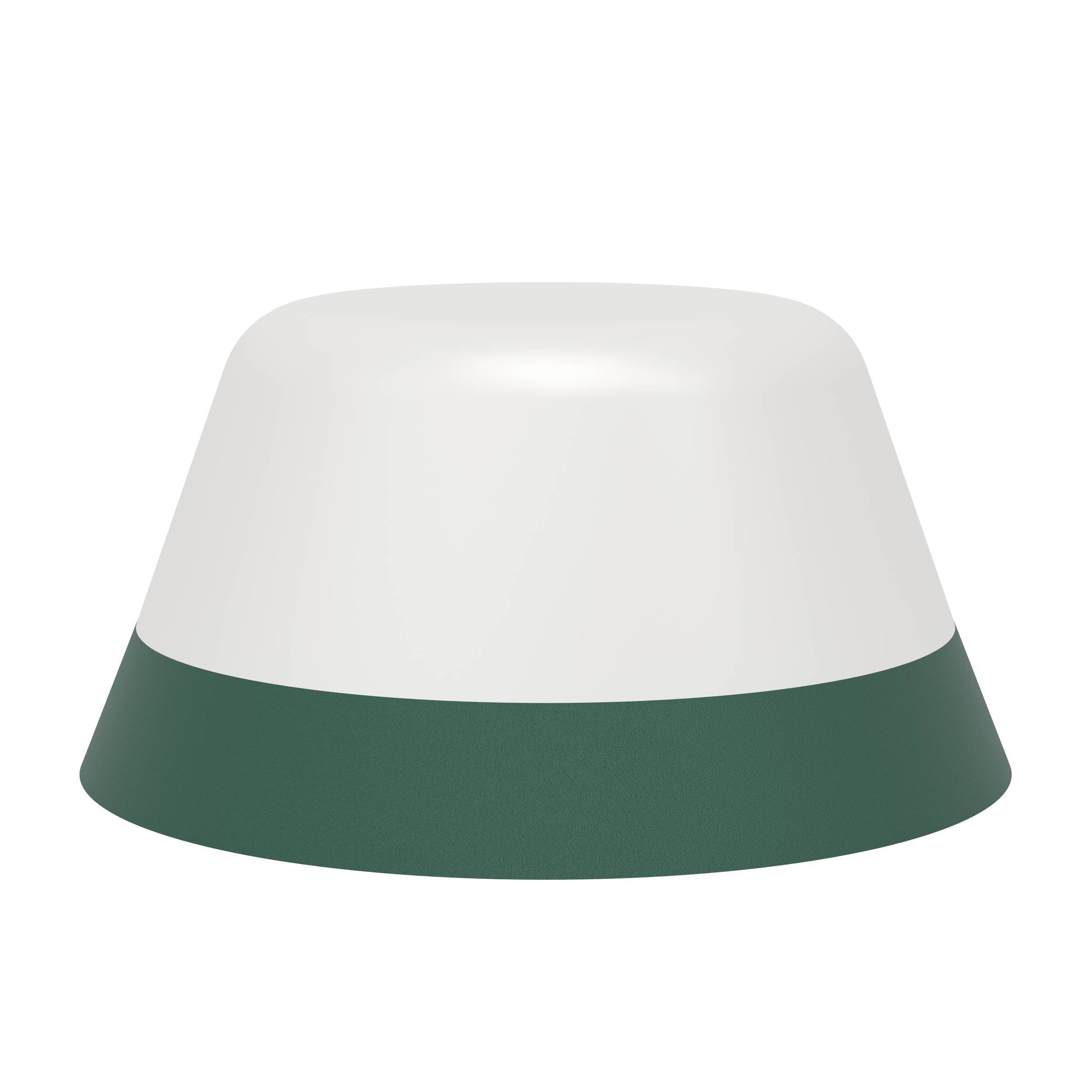 Eine zweifarbige, moderne Lampe. Die obere Hälfte ist weiß, das untere Band dunkelgrün. Sie steht auf weißem Grund.