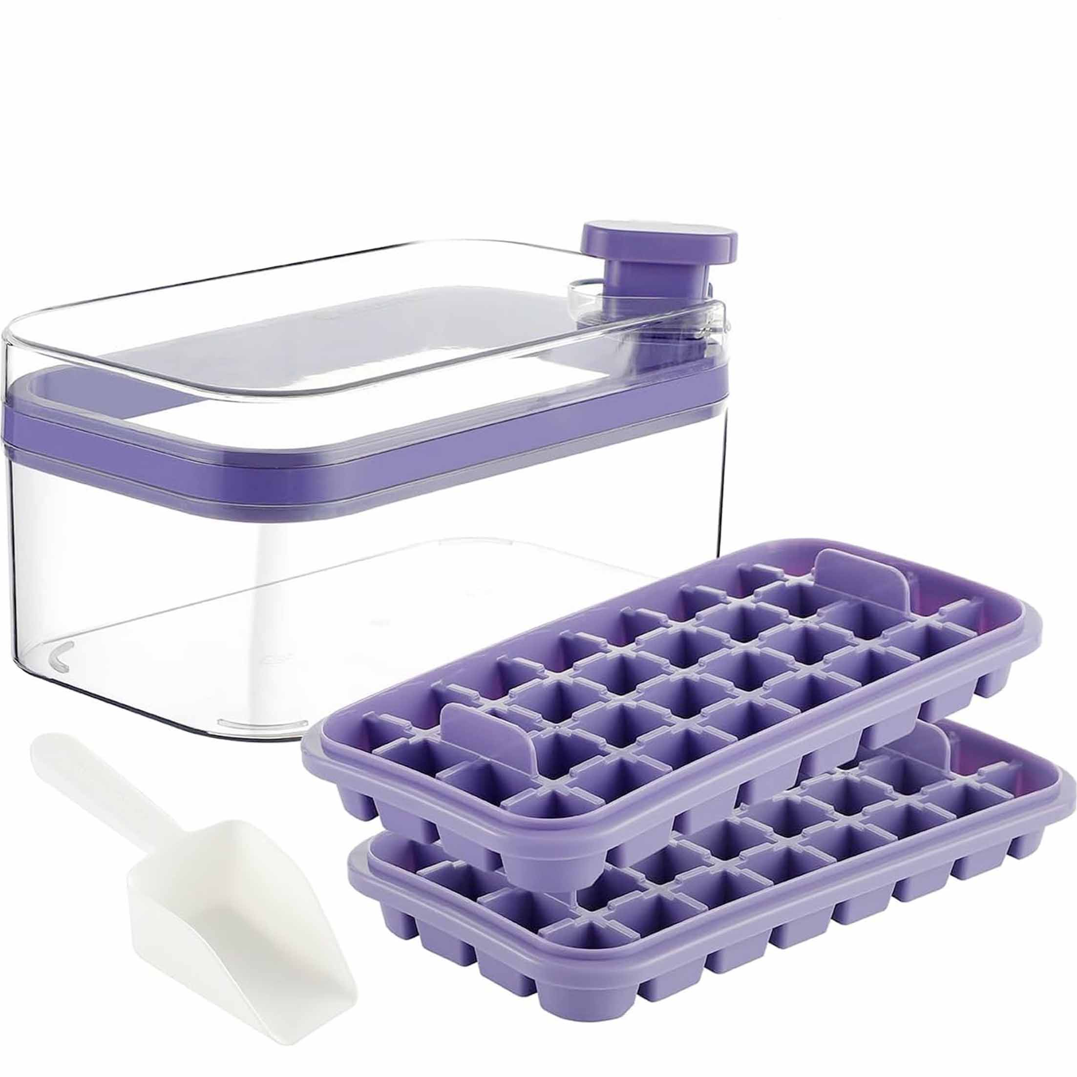 Ein Eiswürfelbereiter-Set mit einem transparenten Behälter, zwei lila Eiswürfelschalen, einem weißen Löffel und einem lila Deckel.