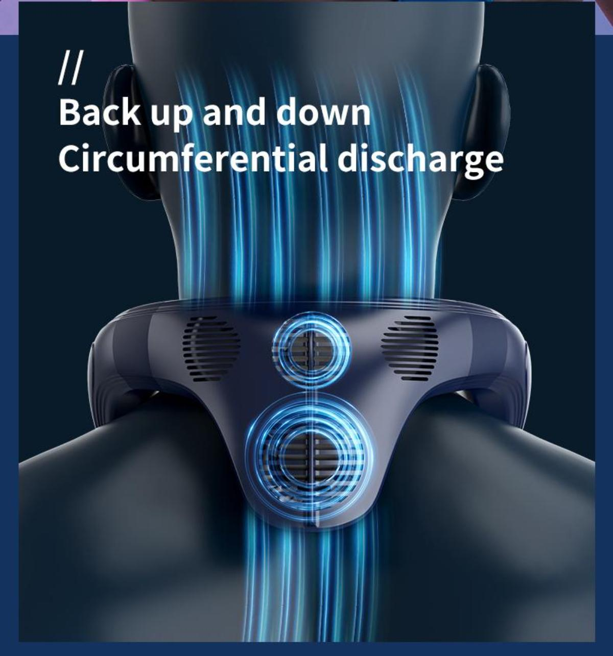 Ein dunkelblauer Nackenventilator liegt um den Hals einer Person. Der Ventilator hat ein kreisförmiges Design mit Lüftungsschlitzen und einem blauen Leuchteffekt.