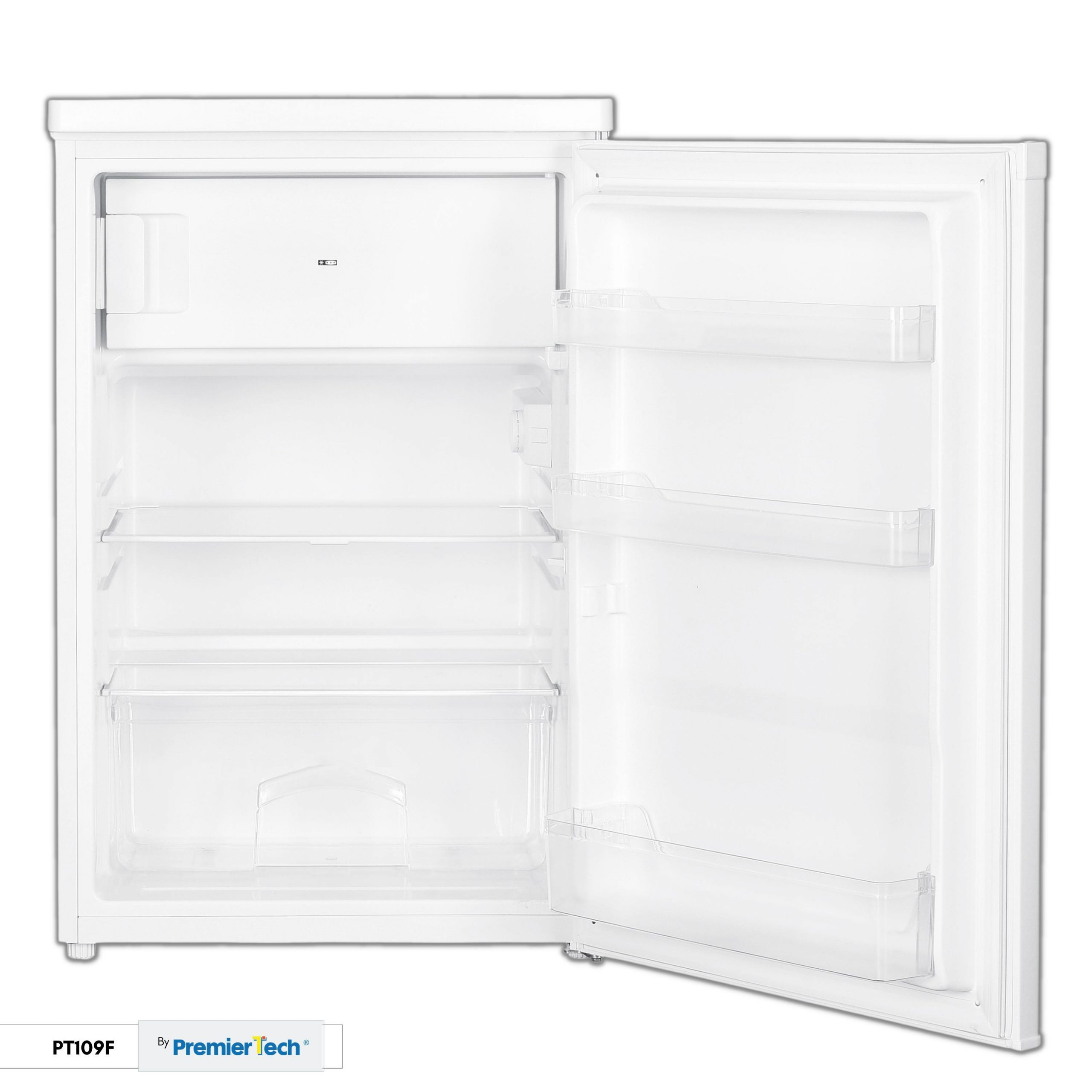 Un frigorifero bianco con la porta aperta. All'interno ci sono dei ripiani. Anche la porta ha dei ripiani.