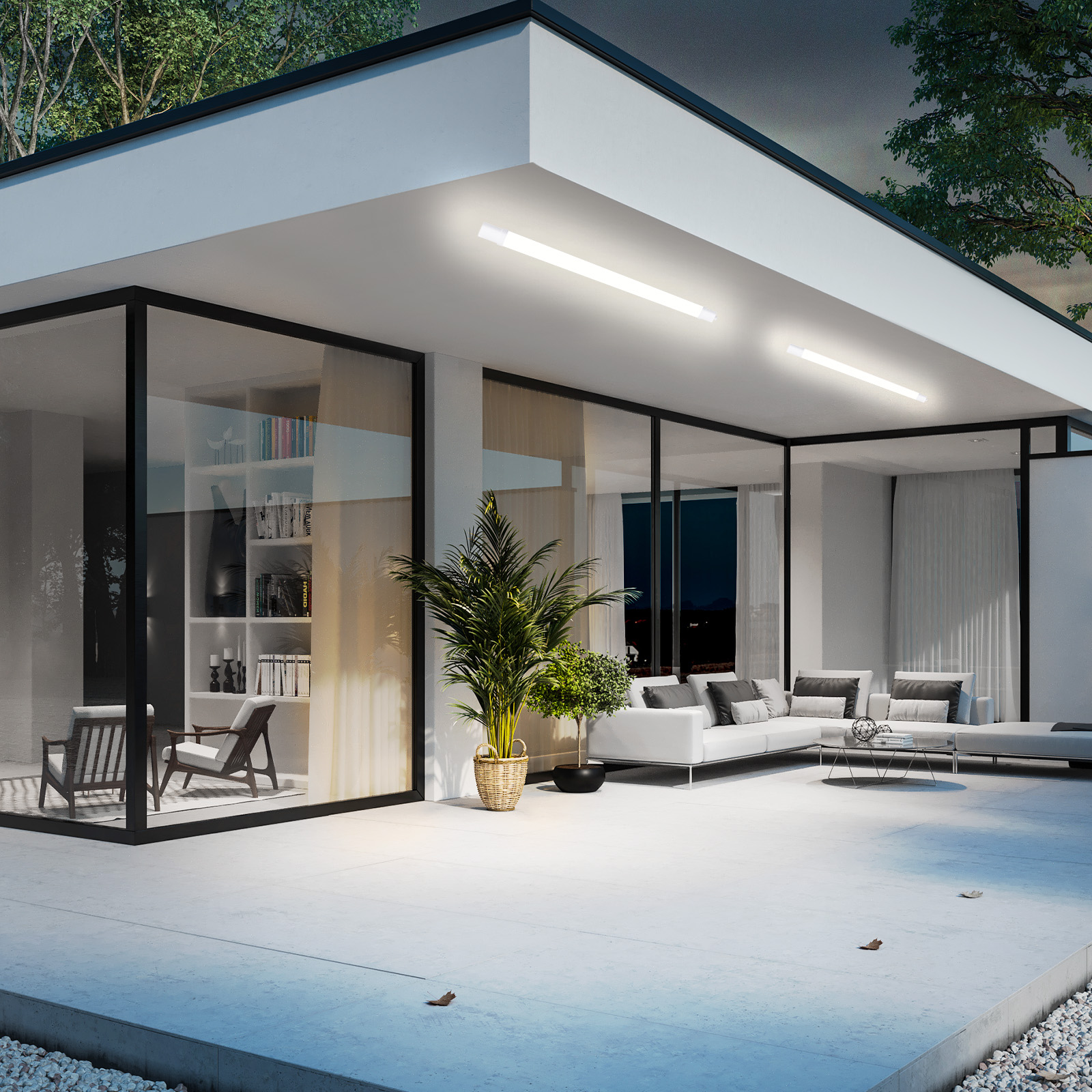 Moderne Außenterrasse mit weißen Sofas, Pflanzen und großen Fenstern. Die Szene ist gut beleuchtet mit klarem Himmel.